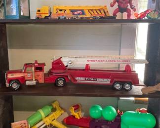 VINTAGE NYLINT FIRE TRUCK HOOK N LADDER