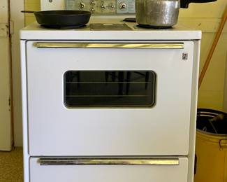 VINTAGE GENERAL ELECTRIC STOVE