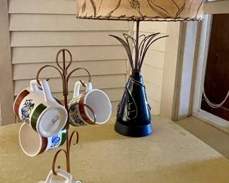 VINTAGE MUG TREE WITH. MUGS,  ATOMIC LAMP WITH 2-TIERED FIBERGLASS SHADE