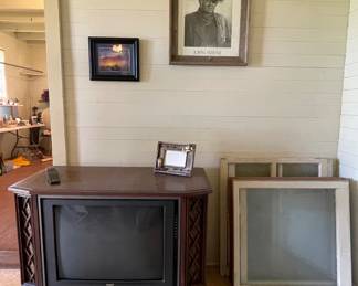 VINTAGE RCA WOODEN CONSOLE TV, VINTAGE WOODEN WINDOWS