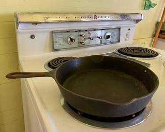 GRISWOLD SKILLET-NO. 8