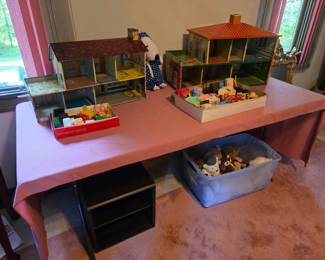 Antique tin doll houses, with figures and furniture. 