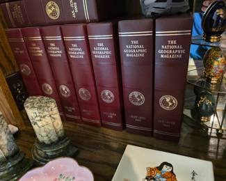 Very large collection of national geographic magazines in binders!