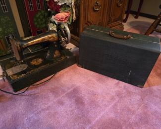 Antique Singer Sewing Machine, 