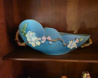 OHIO - ROSEVILLE APPLE Blossom / Ovoid Shape Blue Bowl / Shape 329-10 excellent condition!