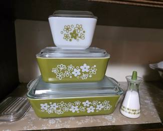 Vintage Pyrex Spring Blossom / Crazy Daisy Refrigerator containers