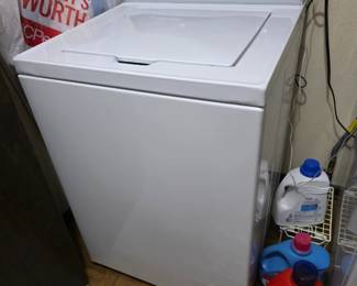 Speed queen washer, commercial Heavy Duty, Bought in 2024, used only a few times before owner moved out.