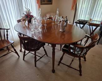 Beautiful Pennsylvania house dining room table and 6 chairs!