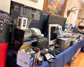 Grundig Radio Canon Camera Electronics Computer Monitors Gadgets Accessories Lot