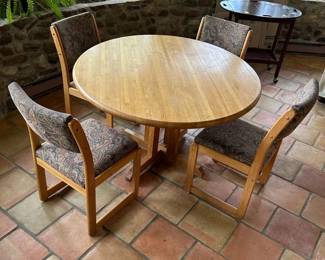 Vintage Henry Link Furniture Table  4 Chairs