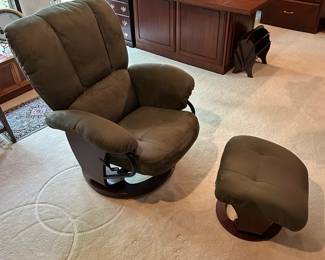 Reclining Swivel Chair With Ottoman