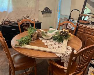 Ethan Allen Round to oval table and 4 chairs and sideboard