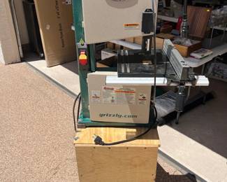 Grizzly G0803Z 9 in. Benchtop Bandsaw with Laser Guide and Quick Release + cabinet