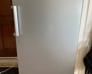 Hisense Convertible Refrigerator Freezer  17 cu.ft. (Can use as a refrigerator OR a freezer)