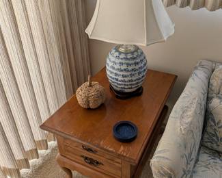 Vintage Thomasville Furniture Fisher Park Collection Solid Oak 22" Nightstand