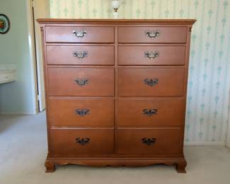 Ethan Allen Heirloom American Maple 10-Drawer Dresser