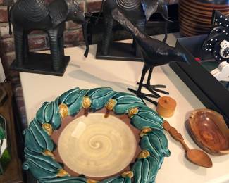 Meta elephants & crown, pottery bowl