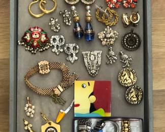More case: earrings, watches, Victorian bracelet