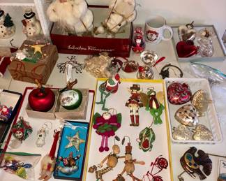 Xmas ornaments & Santas