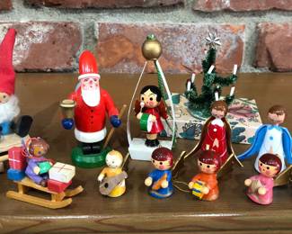 Painted wood ornaments - some erzegebirge