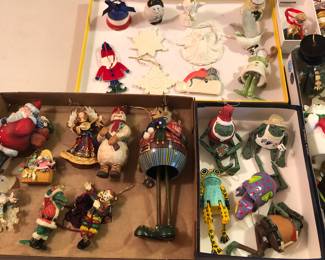 More ornaments - plenty of frogs