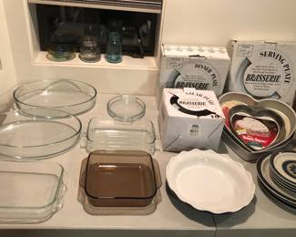 Baking dishes, white brasserie dishes, heart cake pans