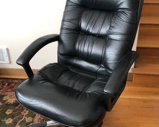 Comfy black office chair