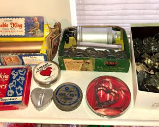 Cookie presses & cookie cutters