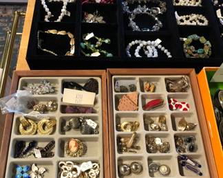 Earrings, necklaces & bracelets