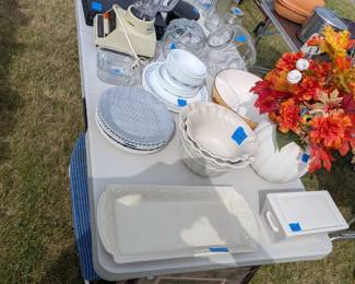Vintage and modern kitchenwares