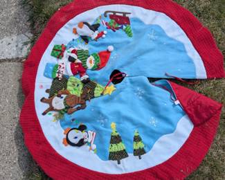 Adorable tree skirt Christmas decor