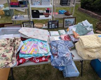 Large variety of table linens