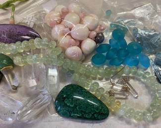 Precious and semiprecious stones and gems from around the World, crystals, emeralds, amethyst, quartz, topaz, opals, cabachons, pearls and SO MUCH MORE