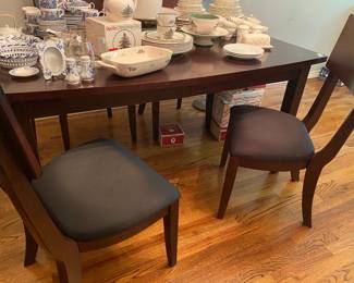 Mahogany Dining Room Table, 1 leaf, 4 chairs