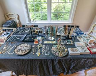 A wonderful selection of fine jewelry. Gold, silver, watches, pearls and so much more. Additional photos below.