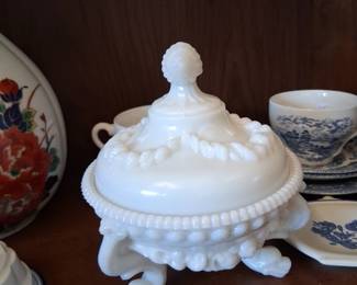 Little adorable footed vessel