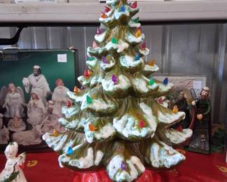 Atlantic mold 18inch ceramic Christmas Tree....one of the prettiest Ive seen.