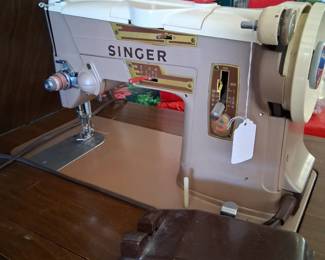Nice working Singer in cabinet