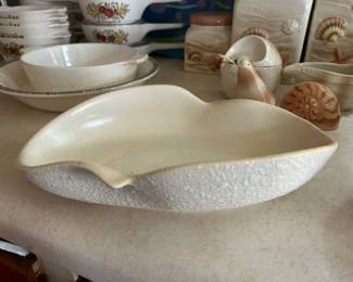 vintage California Originals C-511 console bowl with a white popcorn textured glaze