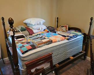 Full bed, bedding