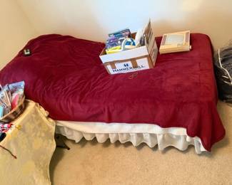 Adjustable twin bed w/ remote.