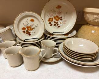 Vintage 1970's Ranmaru French Estate Indian Summer Ceramic Stoneware Floral Flower Power Dinner Plate MCM