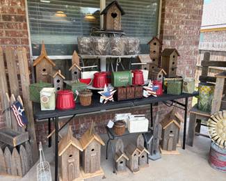 Handcrafted bird houses in several sizes 