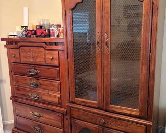 Solid wood display cabinet, chest of drawers