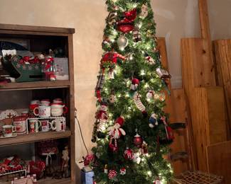 Large Christmas Tree with vintage Christmas Ornaments