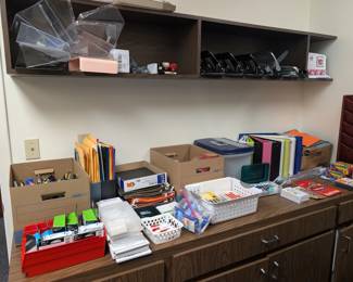 Numerous office items