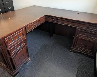 Corner desk