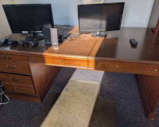 Single desk