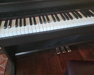 Roland HP 2800 upright Electric Piano with Bench