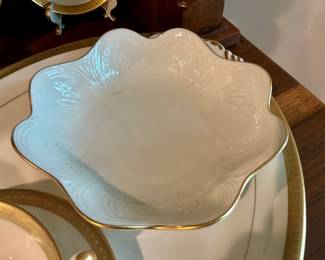 Lennox scalloped serving dish bowl 24 karat gold trim ivory